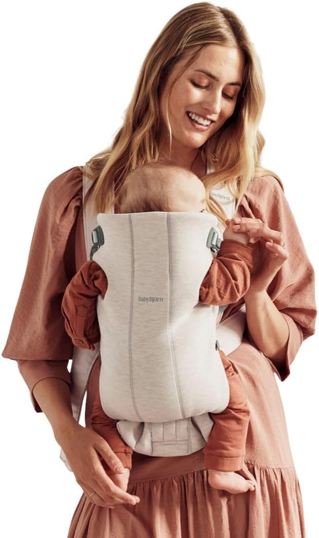 Mochila portabebé BabyBjörn Mini de jersey 3D en beige claro